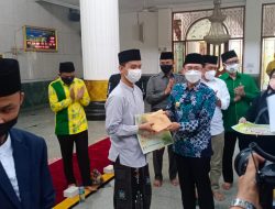 Raih Juara Umum Ke-3 Tingkat Jabar, Kafilah STQH Terima Uang Kadeudeuh dari Pj. Bupati Bekasi
