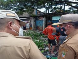 Camat Cikarang Utara Larang Warga Kabupaten Bekasi Buang Sampah ke Sungai Cilemahabang