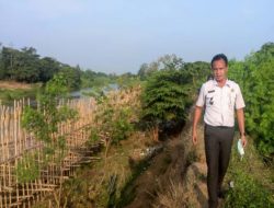 BPBD Kabupaten Bekasi Kirim Tiga Ribu Bambu Penahan Tanggul Citarum