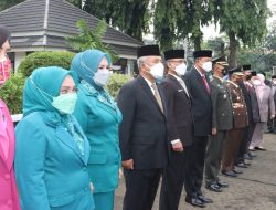 Peringati Hari Pahlawan, Wali Kota Bekasi Gelar Upacara Tabur Bunga di Taman Makam Pahlawan
