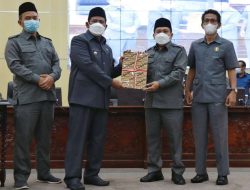 DPRD Kabupaten Bekasi Sahkan Raperda Retribusi Daerah dan Retribusi Tenaga Kerja Asing