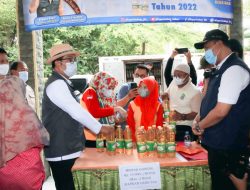 Gubernur Jabar dan Tri Adhianto Pantau Operasi Pasar Minyak Goreng Murah