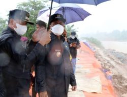 Plt Bupati Bekasi Tinjau Kondisi Tanggul Citarum di Cabangbungin