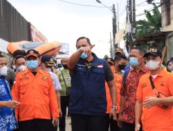 Tri Adhianto dan Kapolres Metro Bekasi Kota Tinjau Lokasi Banjir