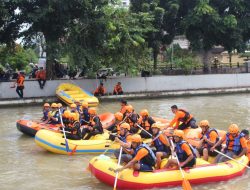 Pemkot Bekasi Gelar Lomba Perahu Dayung Meriahkan HUT ke-25