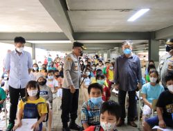 Kapolres Metro Bekasi Kota Tinjau Pelaksanaan Vaksinasi Siswa SD