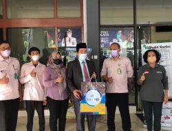 Sambut HUT ke-25 Kota Bekasi, Dinsos Gelar Pemeriksaan Kesehatan Gratis dan Bagikan Sembako