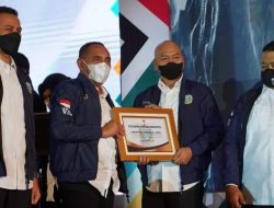 Masuk Kategori Terbaik Realisasi Anggaran 2021, Bupati Taput Terima Penghargaan dari Gubernur Sumut
