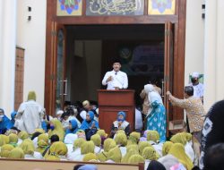 Plt Wali Kota Bekasi, Tri Adhianto Hadiri Santunan Akbar di Masjid Al Muslimun