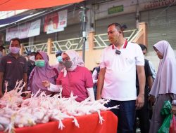 Plt Wali Kota Bekasi Sidak ke Pasar Pantau Ketersediaan Sembako Jelang Hari Raya Idul Fitri