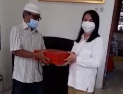 Ketua Komisi III DPRD Kota Bekasi Serahkan Paket Lebaran Prabowo Subianto ke Masyarakat