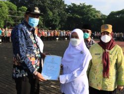 Tri Adhianto Serahkan 377 SK  PPPK  Guru di Kota Bekasi
