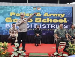 “Police and Army Go To School”:  Kapolres Metro Bekasi dan Dandim 0509/Kabupaten Bekasi Sambangi Sekolah di Cibarusah