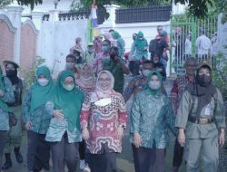 Plt Ketua TP PKK Kota Bekasi Kunjungi Lingkungan Sehat di Pengasinan Rawalumbu