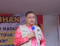 Upayakan UMKM Tangguh, Plt Wali Kota Bekasi Tri Adhianto Resmikan Bazar UMKM Madani