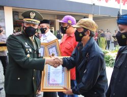 Puncak Perayaan HUT Bhayangkara ke-76, Kapolres Bekasi Kota Berikan Penghargaan kepada Insan Pers