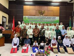 Dharmayukti Karini Jakarta Timur Serahkan Bantuan Dana Beasiswa 19 Pelajar