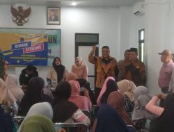 Penyaluran BLT BBM Berjalan Lancar di Kabupaten Bekasi, Camat Serang Baru Monitoring Pelaksanaannya di Desa Sukaragam