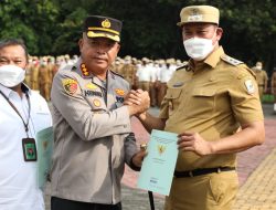 Plt Wali Kota Bekasi Serahkan Sertifikat HGB Kantor Pengadilan dan Polres Bekasi Kota