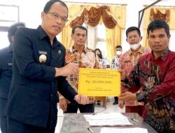 Bupati Humbahas Serahkan Bantuan Dana Hibah Pembangunan 66 Rumah Ibadah