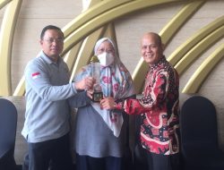 Sekda Kota Bekasi Terima Penghargaan Beauty Contest Kompetitif Pembangunan Jabar