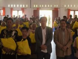 Bupati Dosmar Banjarnahor Berikan Bingkisan Natal kepada Masyarakat Humbahas
