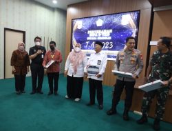 Kepala KPPN Serahkan TKD dan DIPA Tahun 2023 ke Pemkot Bekasi