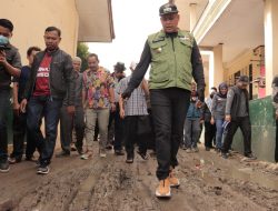 Gunakan Sepeda Motor, Plt Wali Kota Bekasi Monitoring Pembangunan di Kecamatan Bantargebang