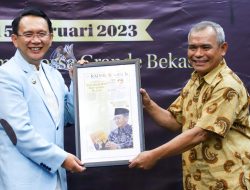 Dani Ramdan Terima Apresiasi Istimewa “Radar Bekasi Award 2023”
