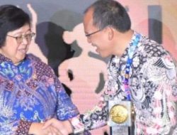 Menteri LHK RI Serahkan Penghargaan Anugerah Adipura ke Bupati Humbahas