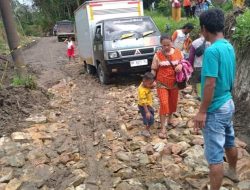 Jalan Desa Sionom Hudon Timur 2 Menuju Desa Sion Sibulbulon Parlilitan Diperbaiki