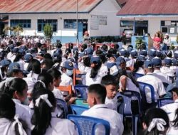 Ketua TP PKK Humbahas Kunker ke SMPN 1 Doloksanggul