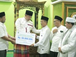 Plt Wali Kota Bekasi Tri Adhianto Bersama OPD Tarawih Keliling di 12 Kecamatan
