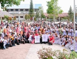 Ketua TP PKK Humbahas Motivasi Siswa-Siswi  SMP Negeri 2 Doloksanggul
