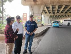Tinjau Kalimalang, Dani Ramdan Pastikan Penggunaan Beton Berkualitas