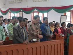 Bupati Humbahas Bersama OPD Kebaktian di HKBP Parsingguran