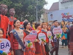 Kontingen Kabupaten Toba Turut Meriahkan Colorful Medan Carnival 2023