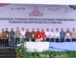 KSP RI Serahkan 82 Program Pemberdayaan Masyarakat Perhutanan Sosial di Humbahas