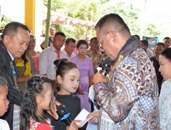 Pemkab Toba Hadir ‘Mangoppoi’ Gereja HKBP Meat di Desa Wisata Tepian Danau Toba