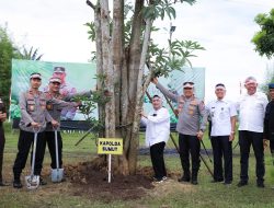 Lestarikan Negeri Sejak Dini, Polda Sumut Tanam 54.310 Pohon