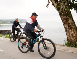 Bupati Toba Gowes Sepeda Santai Sembari Pantau Instalasi Pengolahan Limbah