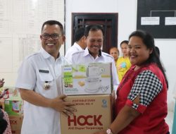 Warga dan Pelajar Terima Bansos dari Pemkab Toba