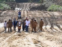 Bupati Humbahas Tinjau Pembangunan Jalan Akses Food Estate dan TSTH