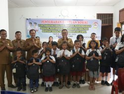 Pemkab Toba Beri Bantuan Sosial Kepada Siswa dan Wanita  Ekonomi Lemah