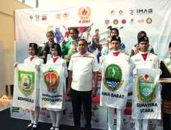 Ketua Umum KONI Kota Bekasi Serahkan Medali Cabor Hapkido di Ajang IMAG I 2023