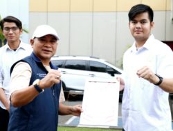 Direktur RSUD Kota Bekasi Berikan Penghargaan Kepada Pegawai Berprestasi