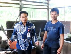 Wakil Bupati Humbahas Kunjungi Pandai Besi Tarabintang