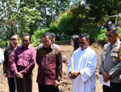 Bupati Toba Hadiri Peletakan Batu Pertama Pembangunan Gereja Katolik Stasi Sitirus