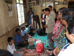 Pemkab Toba Jemput Pelajar yang Lumpuh Untuk Pengobatan