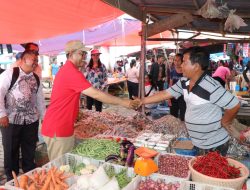 Blusukan ke Pasar Silaen, Bupati Toba Sapa Warga dan Belanja Kebutuhan Dapur